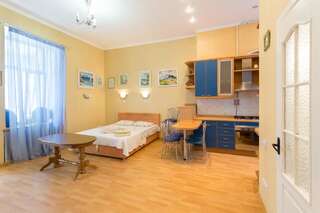 Апартаменты Apartments on Independence Square Киев Апартаменты-студио с гидромассажной ванной - Лютеранская, 3-17