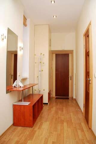 Апартаменты Apartments on Independence Square Киев Апартаменты с 1 спальней и гидромассажной ванной - Софиевская, 1-18