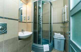 Апартаменты Apartments on Independence Square Киев Апартаменты с балконом - ул. Трехсвятительская, 3-7