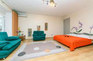 Апартаменты Apartments on Independence Square Киев Апартаменты с балконом - ул. Трехсвятительская, 3-15